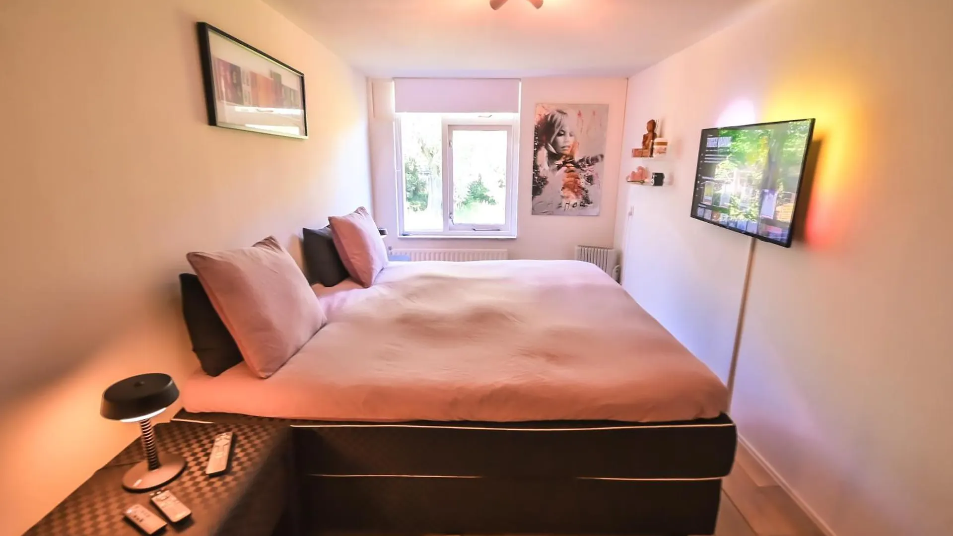Bed & Breakfast Private Art House Next To The Dunes, Beach And Forest Bed and Breakfast L'Aia Paesi Bassi